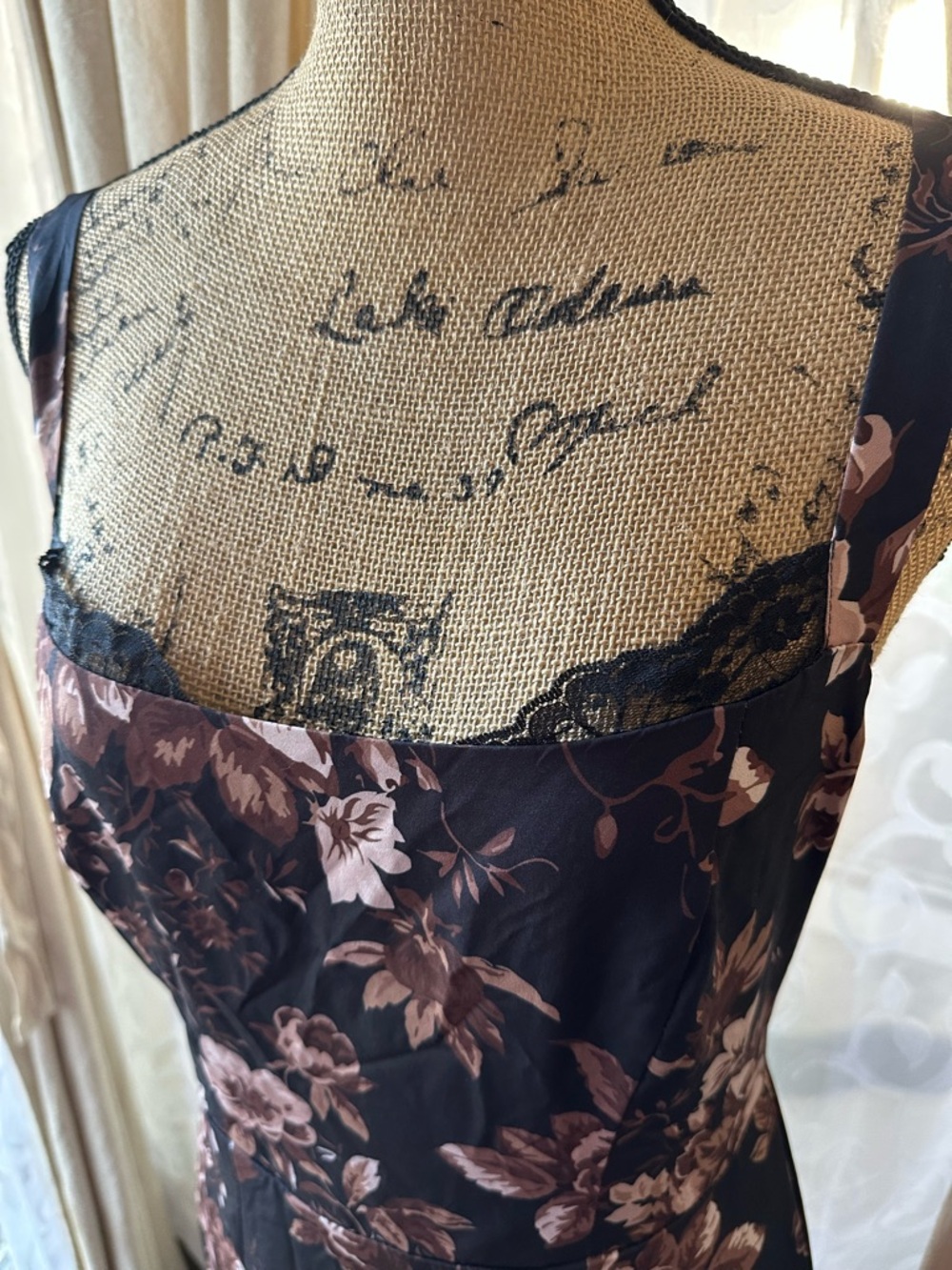 Floral Ruffle Hem Dress - Picture 3 of 11